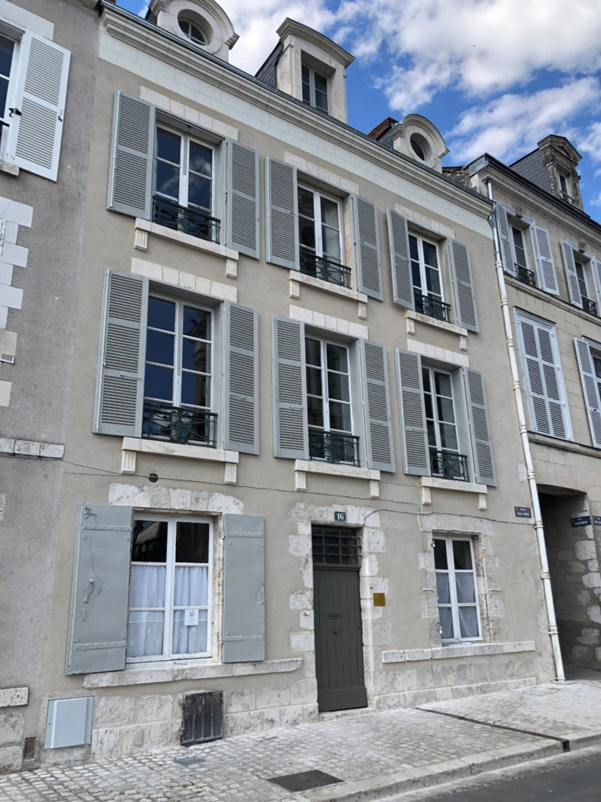 Au 16 Place Saint Louis, France