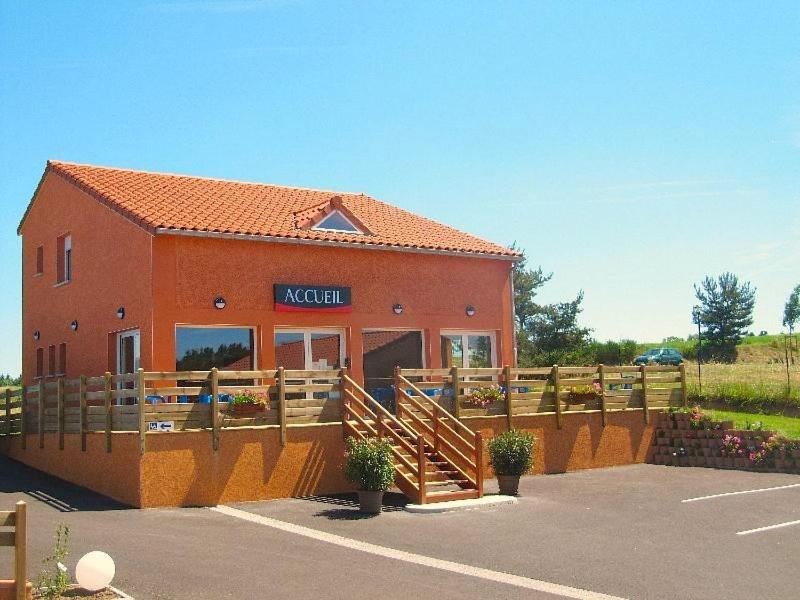 Hôtel Cantal Cottages, Saint-Georges, France