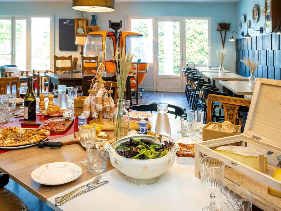 greet hotel Annecy Cran Gevrier, Annecy, France