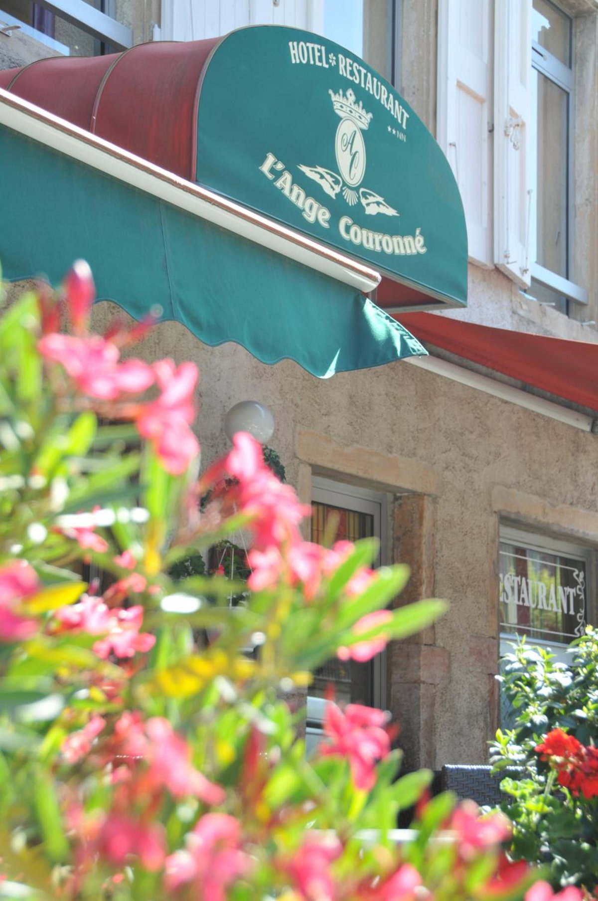 Hotel · Logis Hotel L'ange Couronne, Belleville-sur-Saône