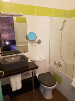 Hotel Au Spatial Centre Gare, Amiens, France