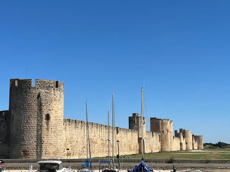 Hôtel Le Médiéval - Parking inclus & accueil vélo, Aigues-Mortes, France
