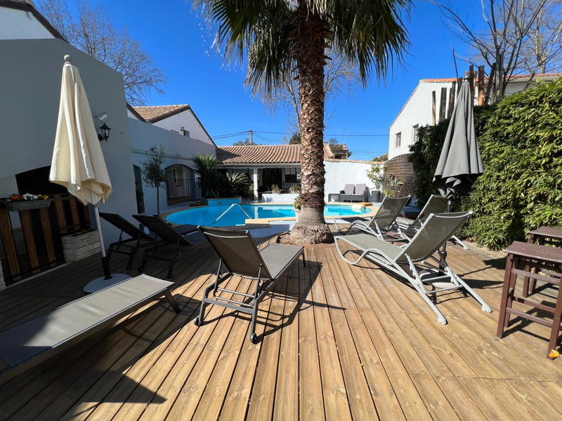 Hôtel Le Médiéval - Parking inclus & accueil vélo, Aigues-Mortes, France