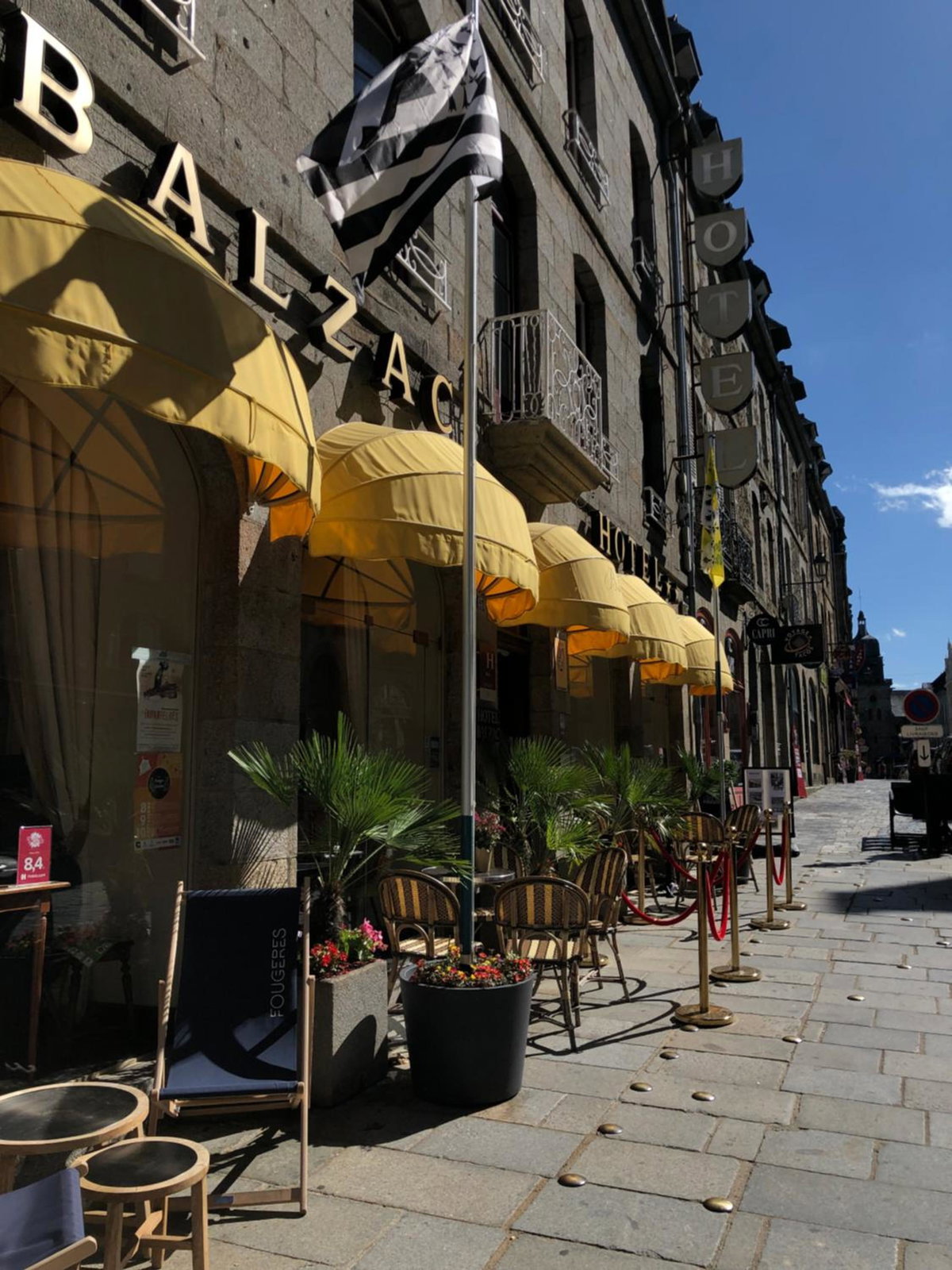 Hotel · Balzac Hôtel Restaurant, Fougères