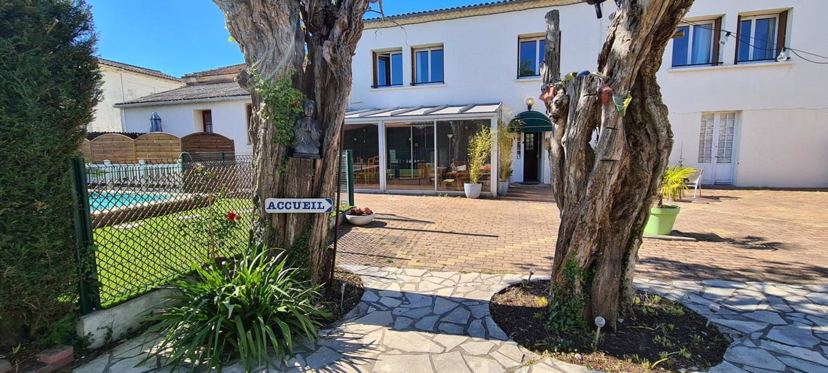Hotel · Hotel Les Vieux Acacias, Queyrac