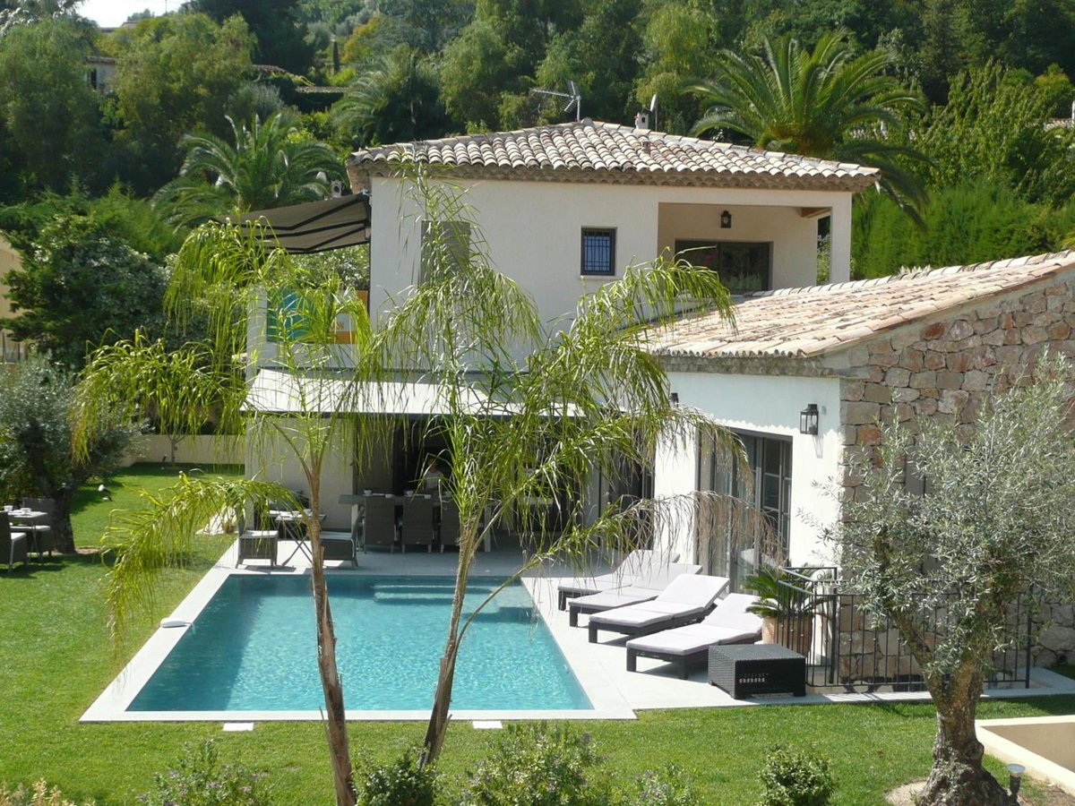 Etoile De Saint Paul, France