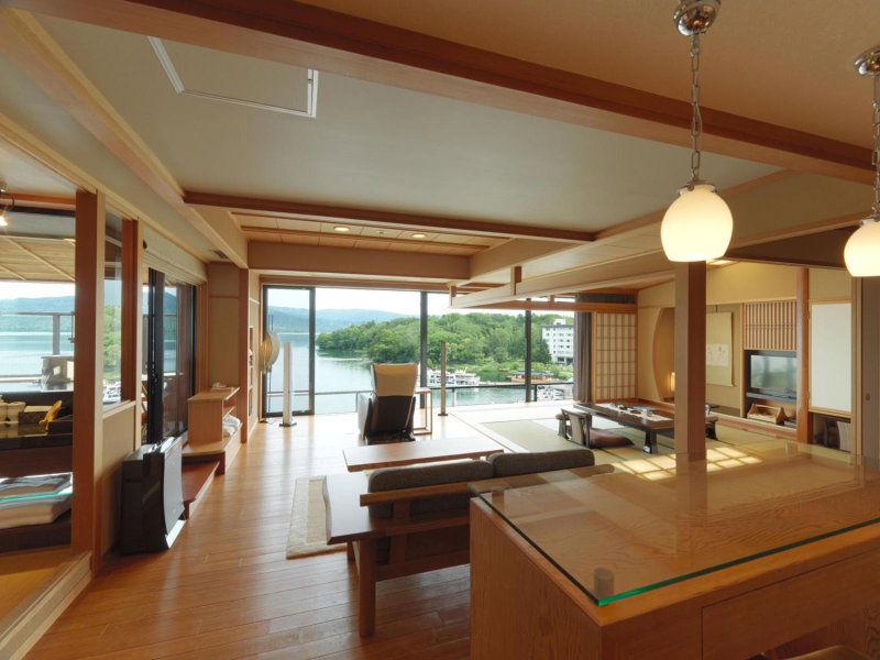 Akan Tsuruga Besso Hinanoza, Akankohan, Japan