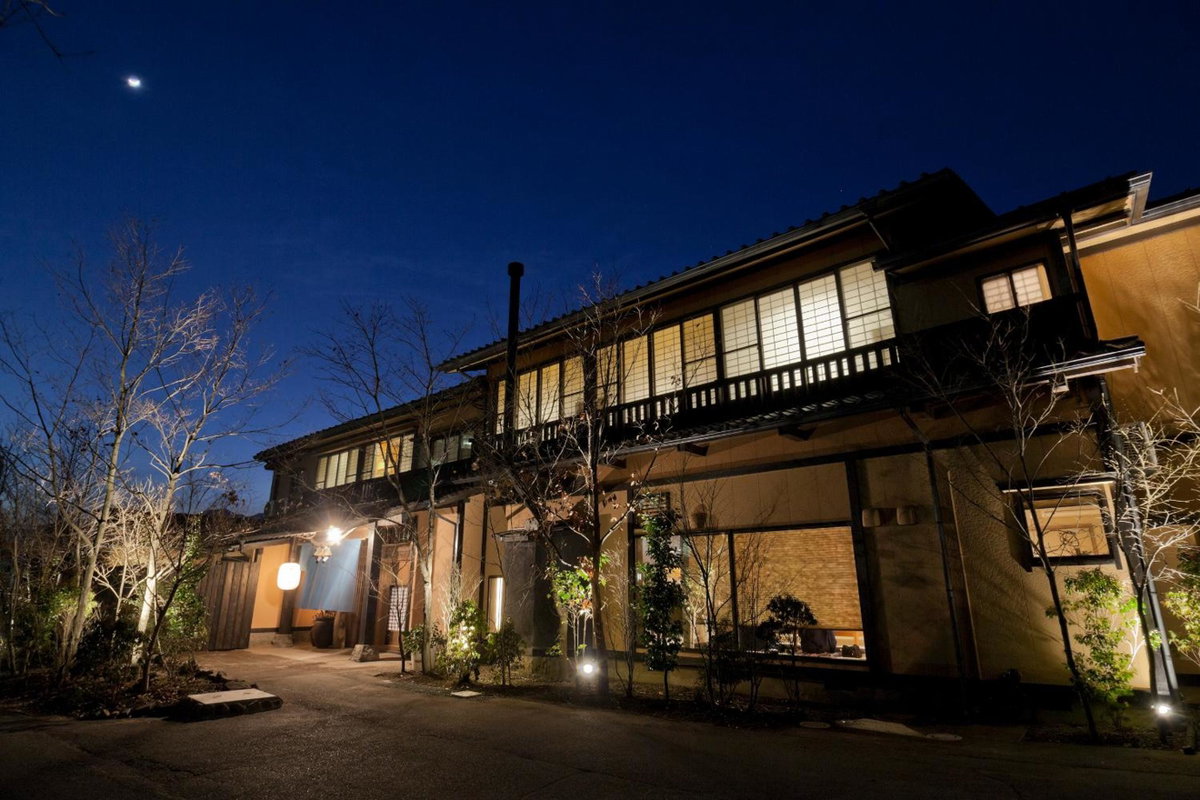 Shinwaen, Japan