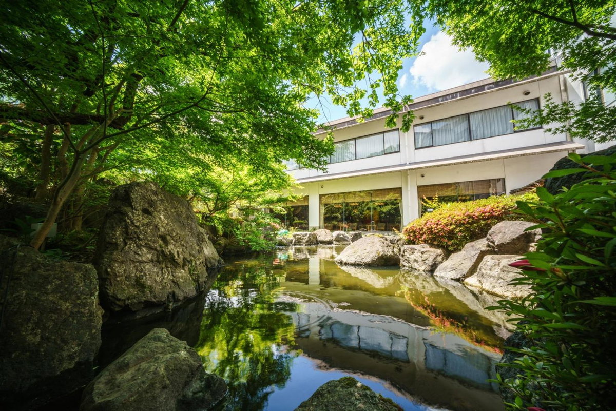 Hotel · Hotel Hoho "A hotel overlooking the Echigo Plain and the Yahiko mountain range" formerly Hotel Oohashi Yakata-no-Yu, Niigata