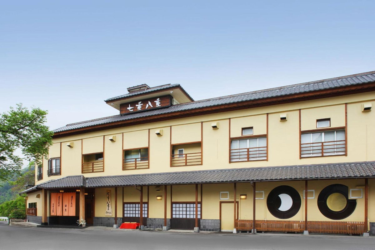 Nanaeyae, Japan