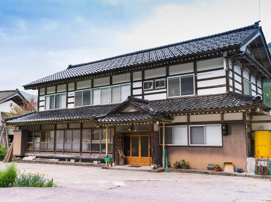 Guest House Takazuri-KITA, Nanto, Japan