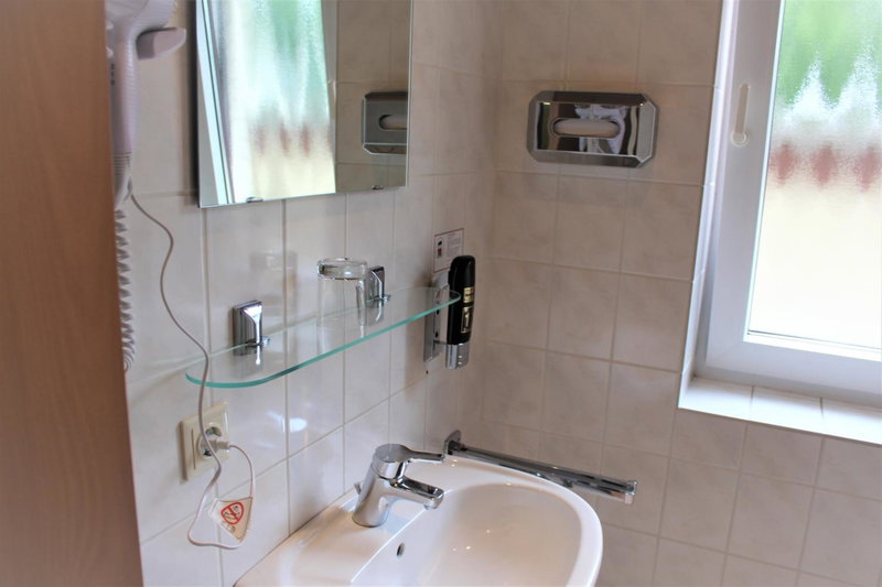 Hotel Alsterquelle 24h Check-in, Free Parking and WiFi, Henstedt-Ulzburg, Germany