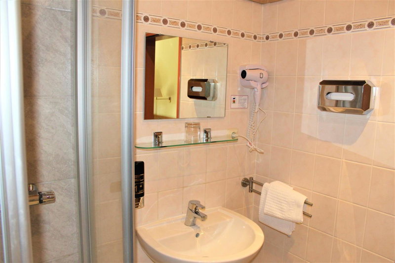 Hotel Alsterquelle 24h Check-in, Free Parking and WiFi, Henstedt-Ulzburg, Germany