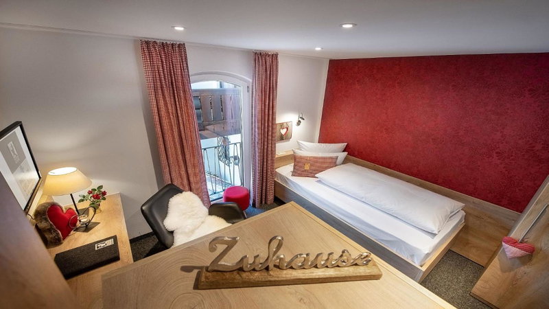 Bayern Resort Hotel - Adults only - mit Zugspitzblick - Eibsee-Nähe - Wellnessbereich - Naturpool im Sommer, Grainau, Germany
