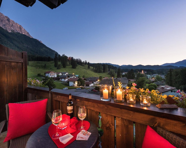 Bayern Resort Hotel - Adults only - mit Zugspitzblick - Eibsee-Nähe - Wellnessbereich - Naturpool im Sommer, Grainau, Germany