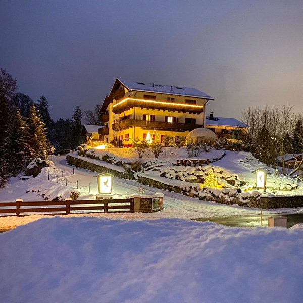 Bayern Resort Hotel - Adults only - mit Zugspitzblick - Eibsee-Nähe - Wellnessbereich - Naturpool im Sommer, Grainau, Germany