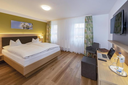 Gasthof - Hotel zum Ochsen GmbH, Berghülen, Germany