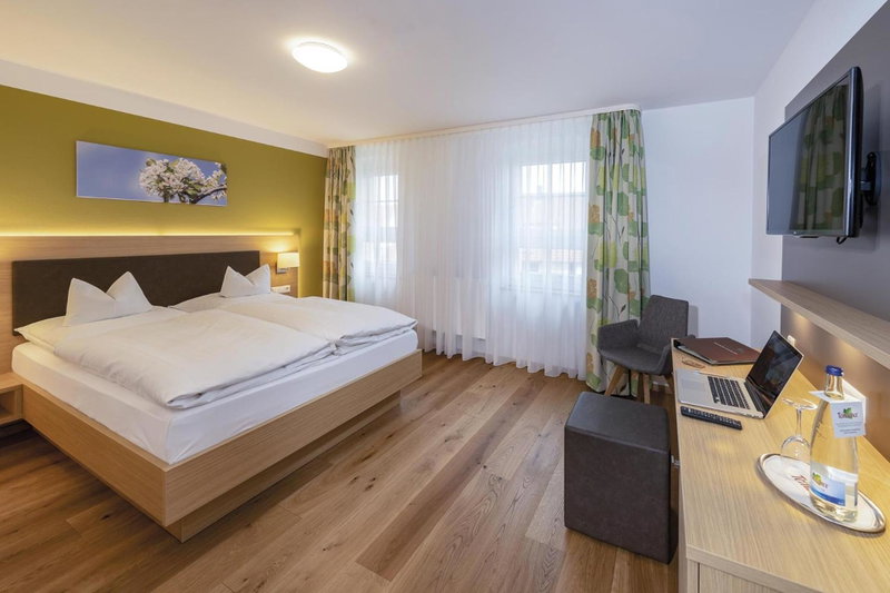 Gasthof - Hotel zum Ochsen GmbH, Berghülen, Germany