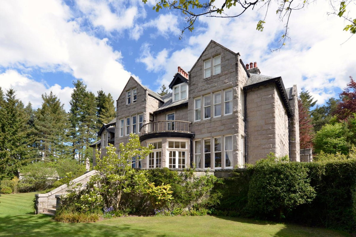 Hotel · Lys-Na-Greyne Country House, Aboyne