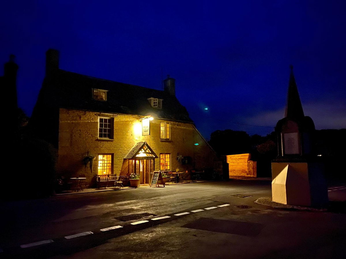 Hotel · Royal Oak Ramsden, Ramsden