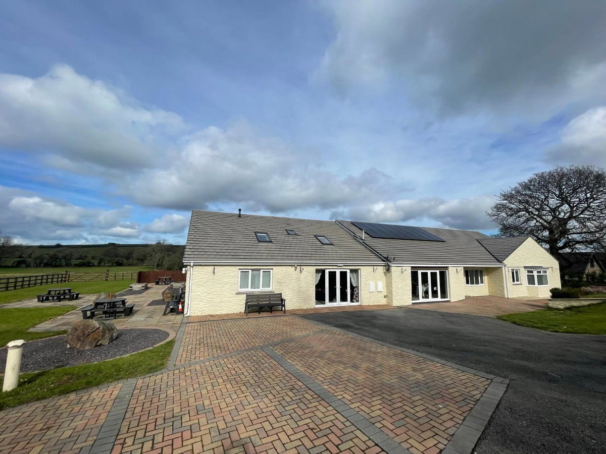 Hotel · Lovesgrove Country Guest House, Pembroke Dock