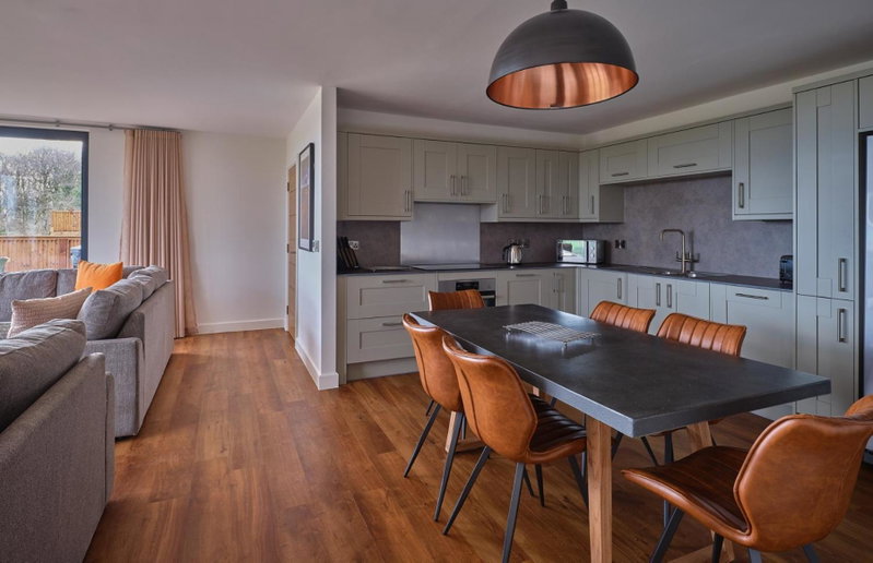 The Mole Resort - Lodges, Chittlehamholt, United Kingdom