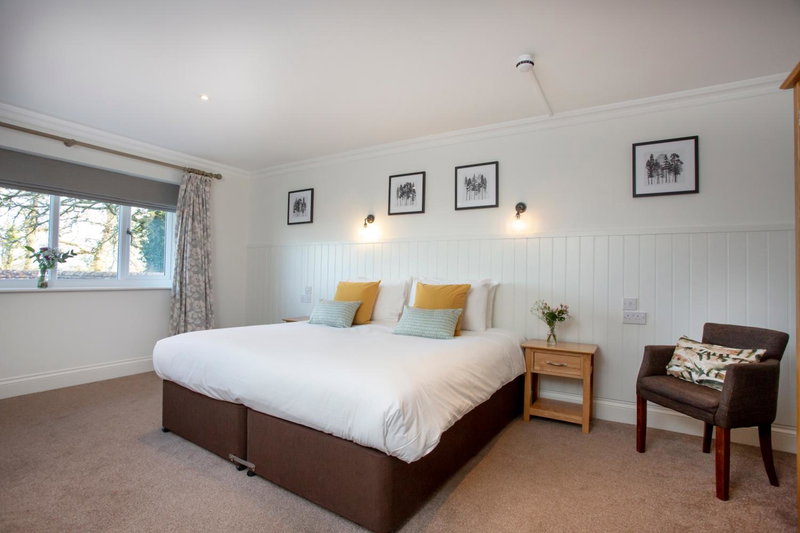 The Mole Resort - Lodges, Chittlehamholt, United Kingdom