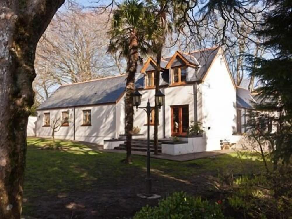 Hotel · Little Red Rooster Rest and Spa, Tenby