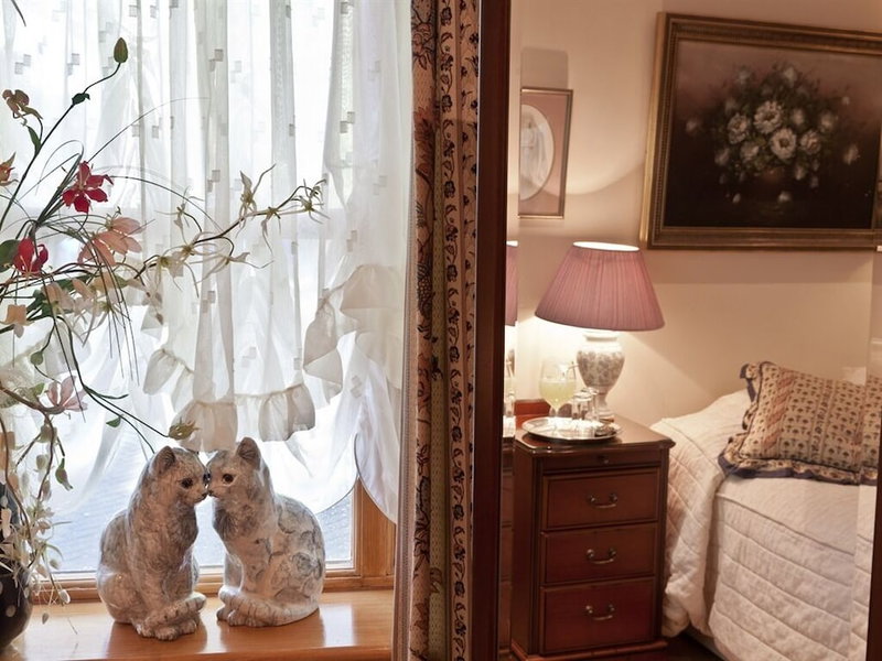 Little Red Rooster Rest and Spa, Tenby, United Kingdom