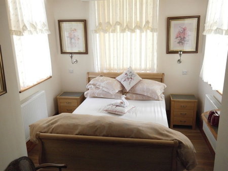 Little Red Rooster Rest and Spa, Tenby, United Kingdom