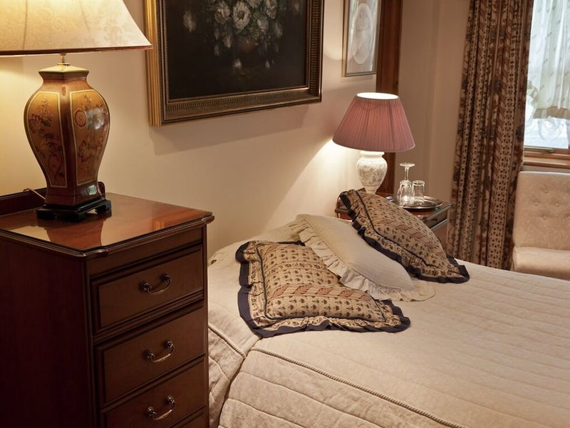 Little Red Rooster Rest and Spa, Tenby, United Kingdom