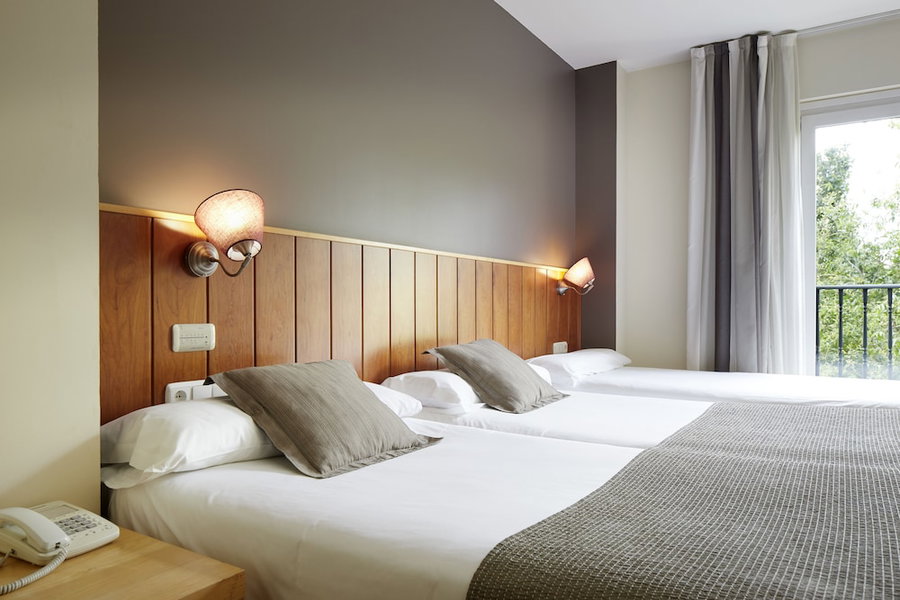 Hotel Iriguibel, Huarte, Spain