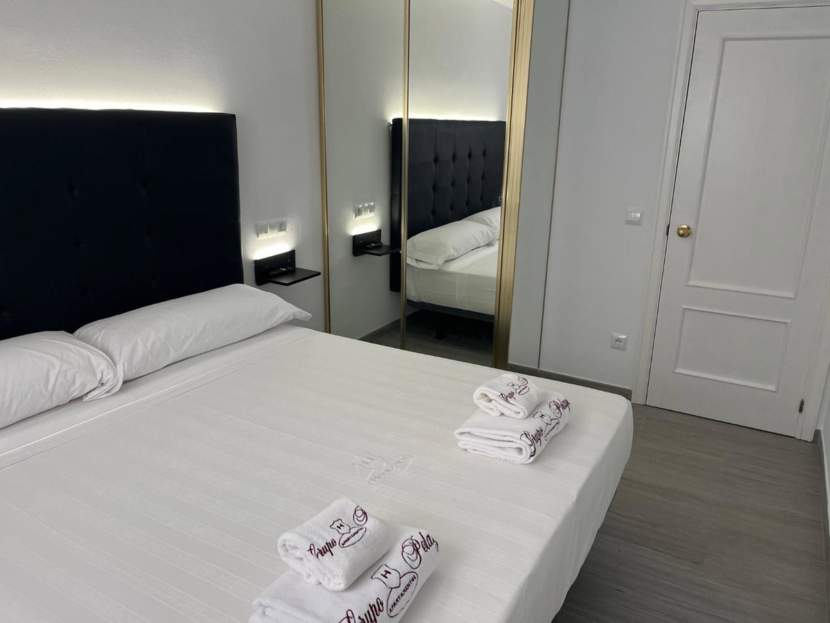 Hotel · H Pelayo Noja Auto Check-In Rooms, Noja