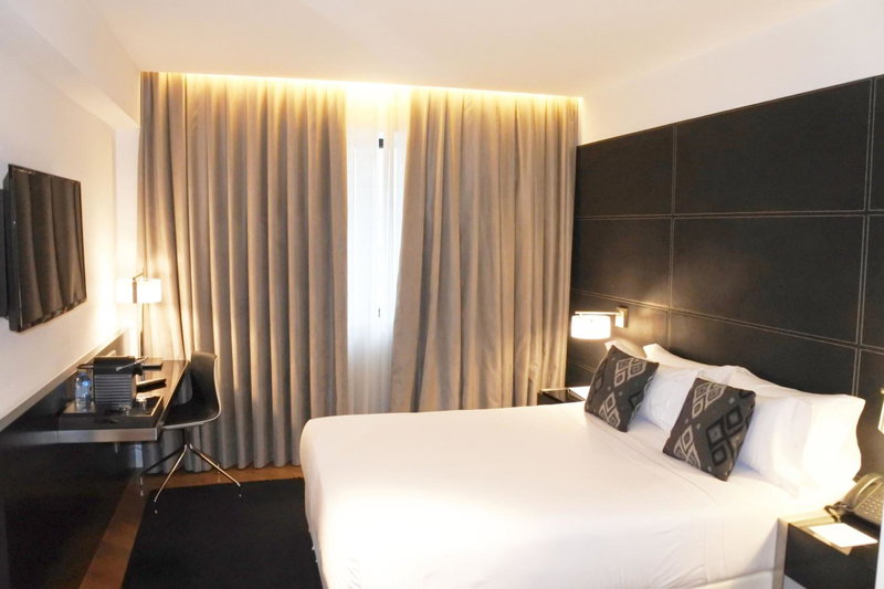 Hotel Inffinit, Vigo, Spain