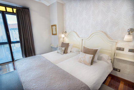 Cuatro Caminos Rooms, Torrelavega, Spain