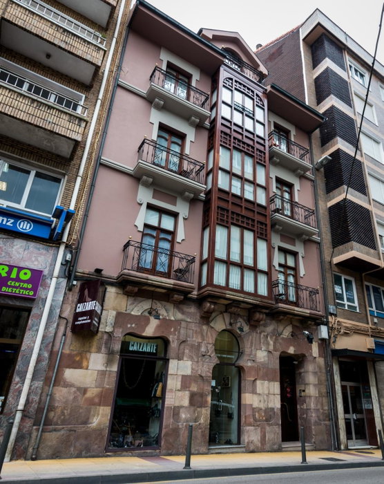 Cuatro Caminos Rooms, Torrelavega, Spain