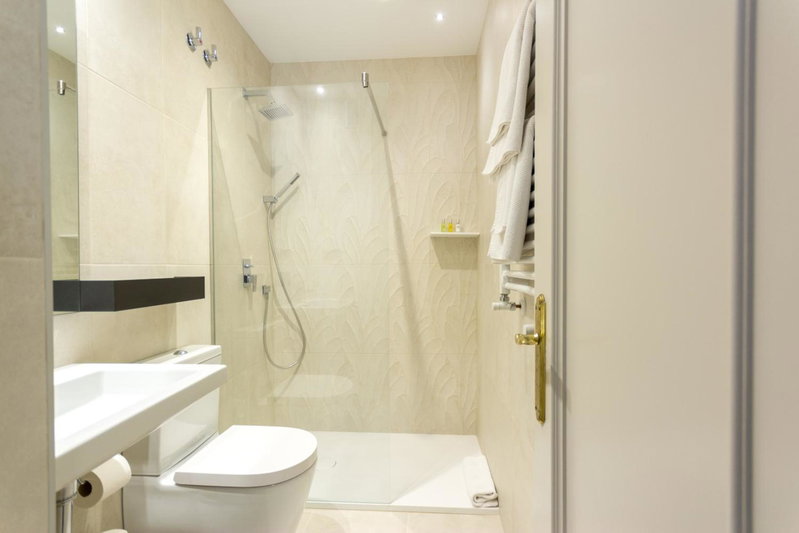 Cuatro Caminos Rooms, Torrelavega, Spain