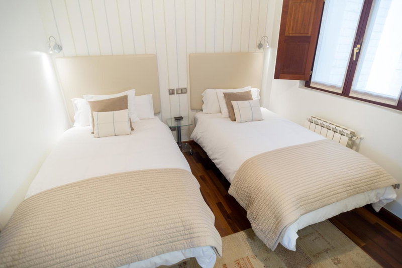 Cuatro Caminos Rooms, Torrelavega, Spain