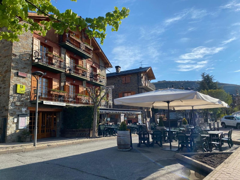 Hotel Esquirol, Llivia, Spain