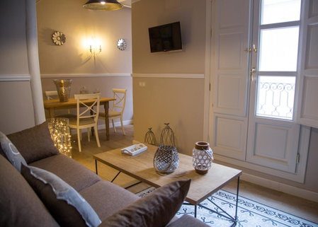 Apartamentos Luna Suites Palacio Almagra, Granada, Spain