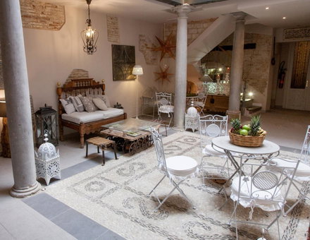 Apartamentos Luna Suites Palacio Almagra, Granada, Spain