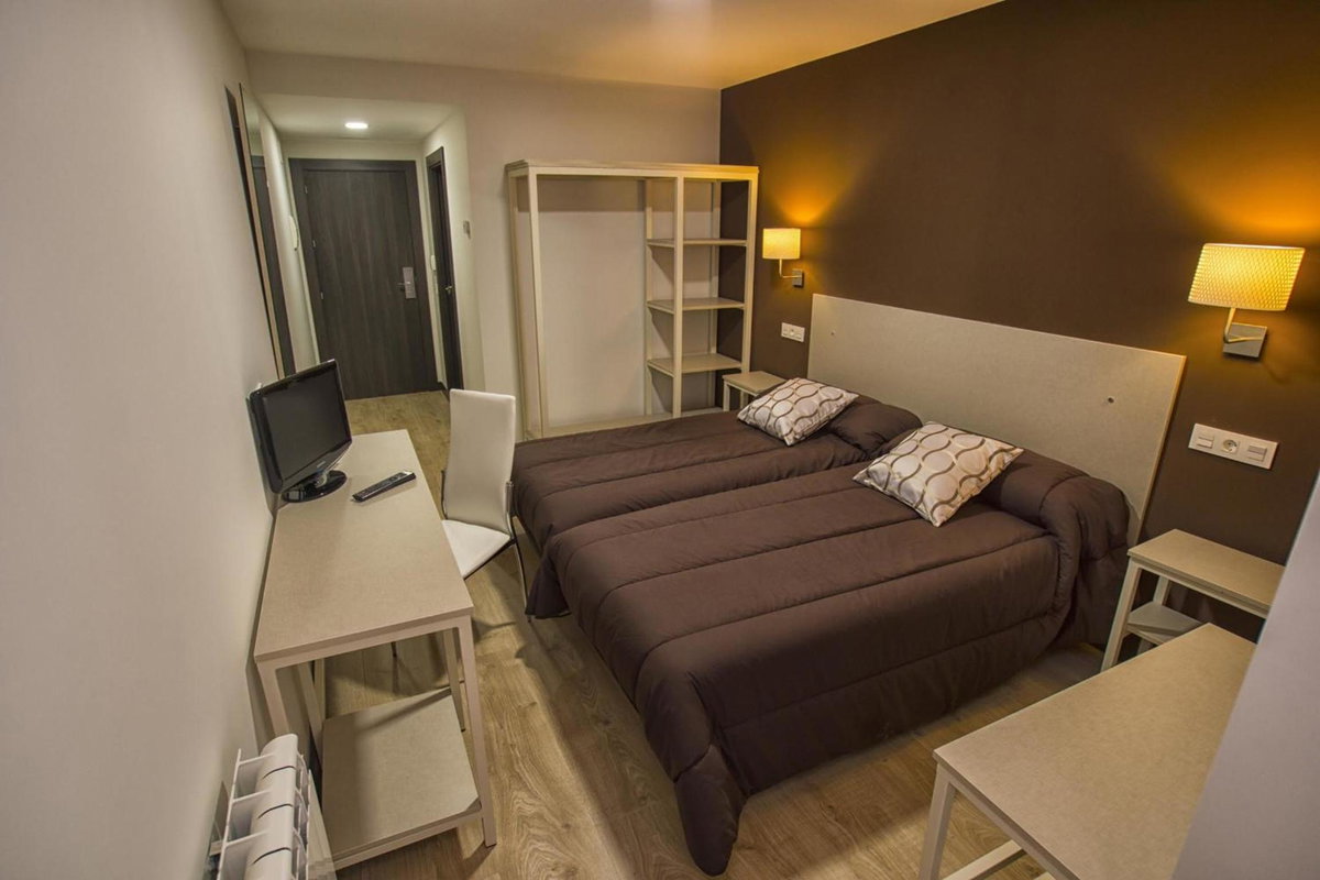 Hotel · Hostal Elvira, Aranda De Duero