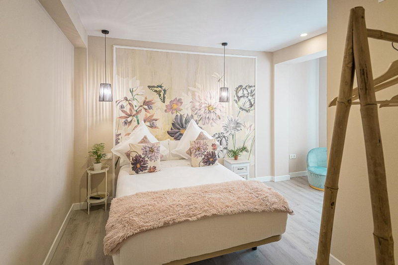 Hostal Plaza Boutique - Solo adultos, Zaragoza, Spain