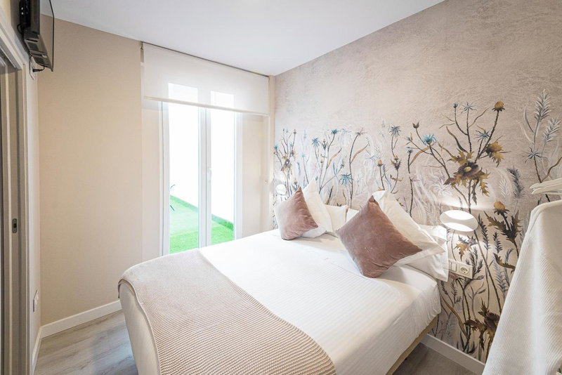 Hostal Plaza Boutique - Solo adultos, Zaragoza, Spain