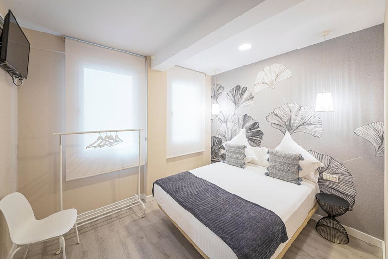 Hostal Plaza Boutique - Solo adultos, Zaragoza, Spain