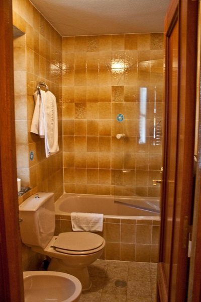 Hostal Aribel Longinos, Cercedilla, Spain