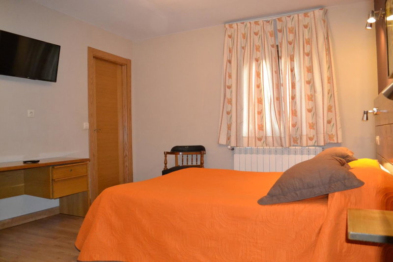 Hostal Aribel Longinos, Cercedilla, Spain