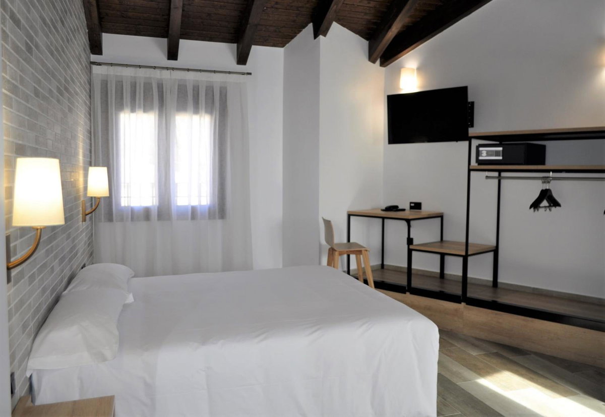 Hostal Restaurante Villa de Brihuega, Spain