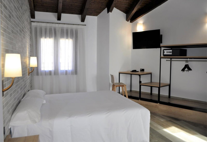 Hostal Restaurante Villa de Brihuega, Brihuega, Spain