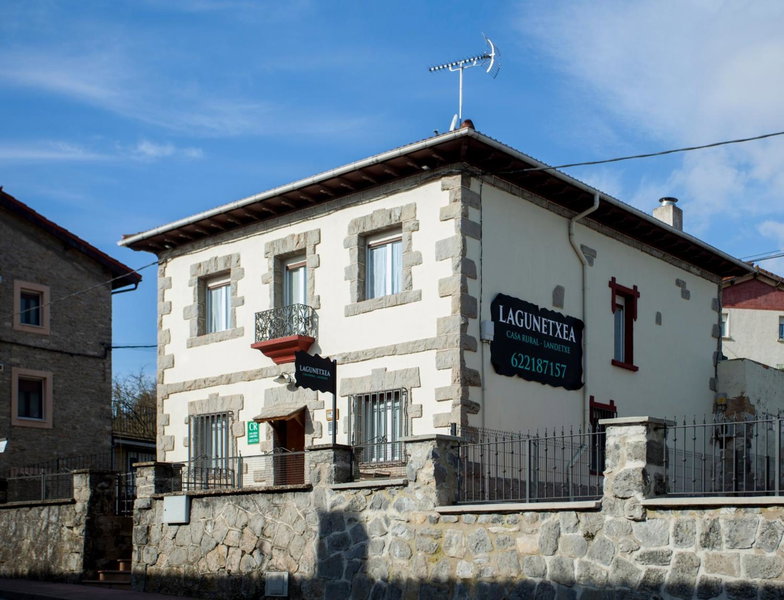 Casa Rural Lagun Etxea, Pobes, Spain